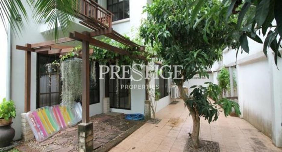 For sale 4 bedrooms house in East Pattaya, Pattaya