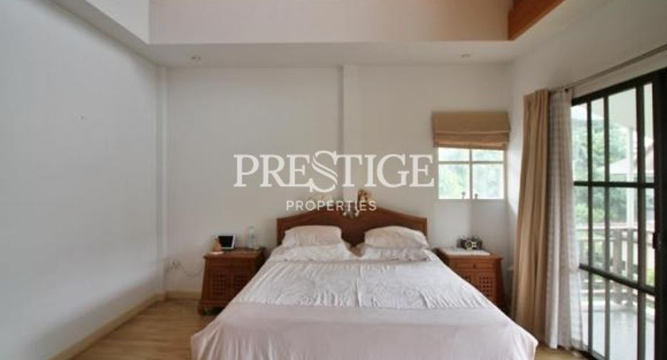 For sale 4 bedrooms house in East Pattaya, Pattaya