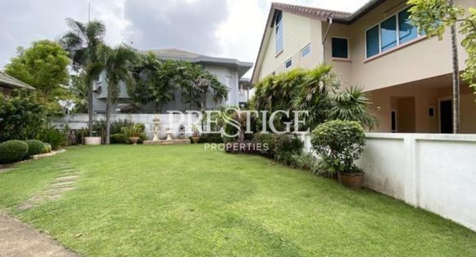 For sale 4 bedrooms house in East Pattaya, Pattaya