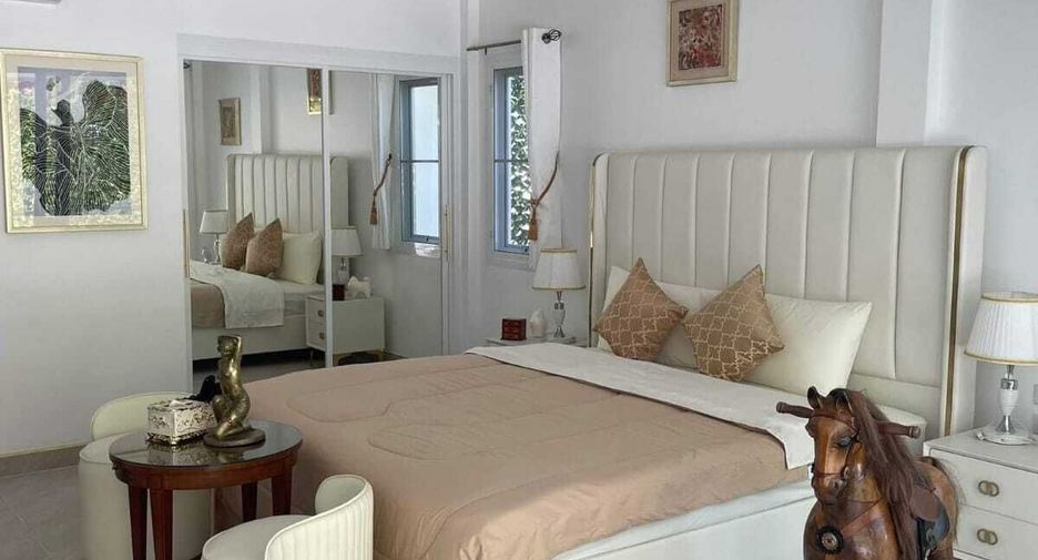 For sale 5 bed villa in Mueang Phuket, Phuket