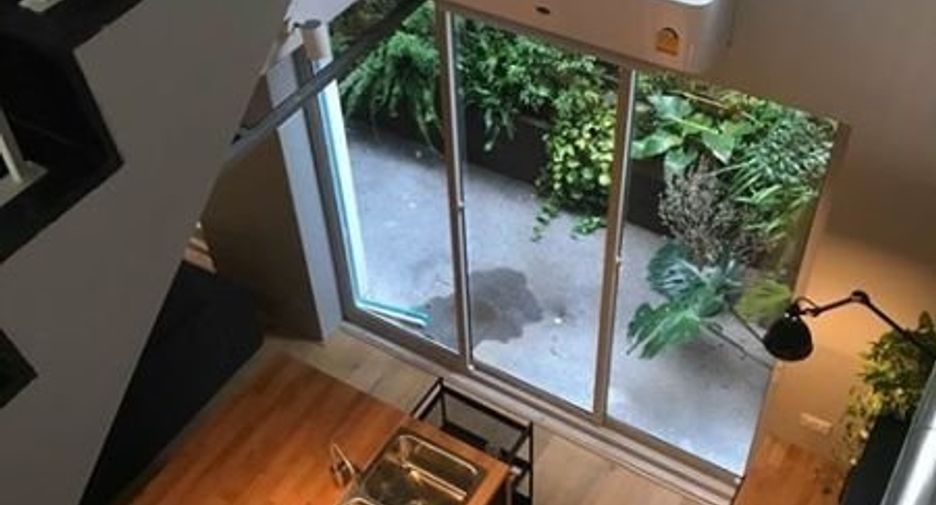 For sale 3 bedrooms townhouse in Watthana, Bangkok