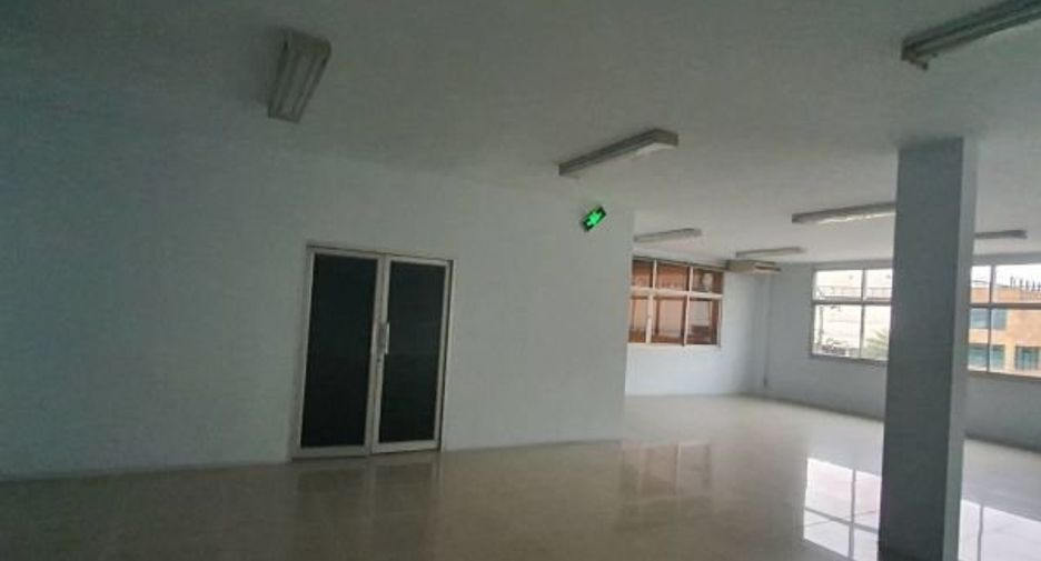 For rent retail Space in Bang Sao Thong, Samut Prakan