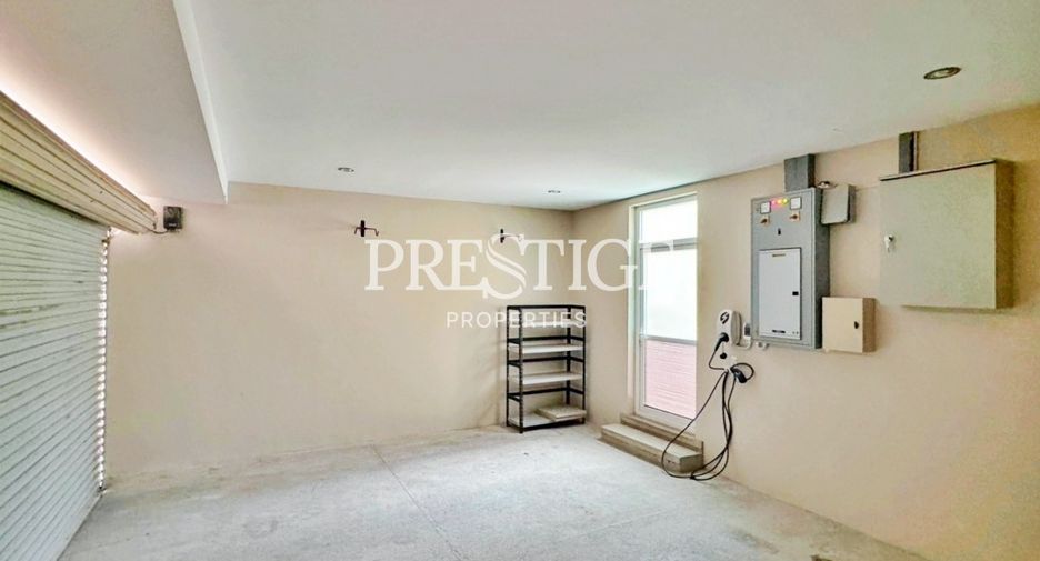 For rent and for sale 4 bedrooms house in Bang Lamung, Chonburi