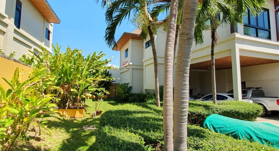 For sale 5 Beds villa in Mueang Phuket, Phuket