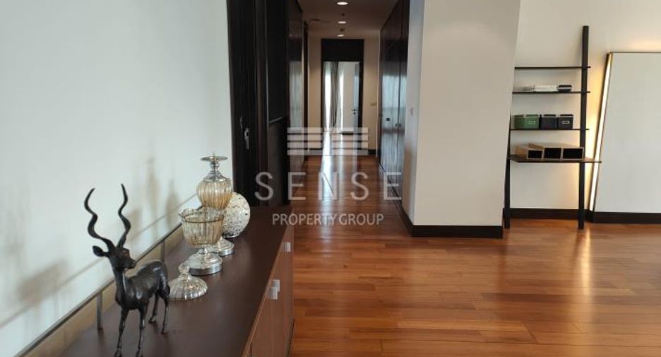 For rent 4 bedrooms condo in Pathum Wan, Bangkok