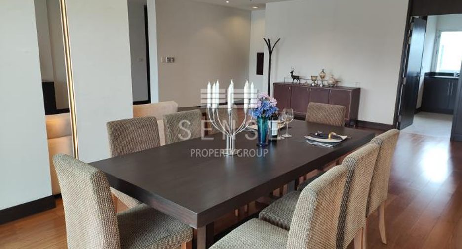 For rent 4 bedrooms condo in Pathum Wan, Bangkok