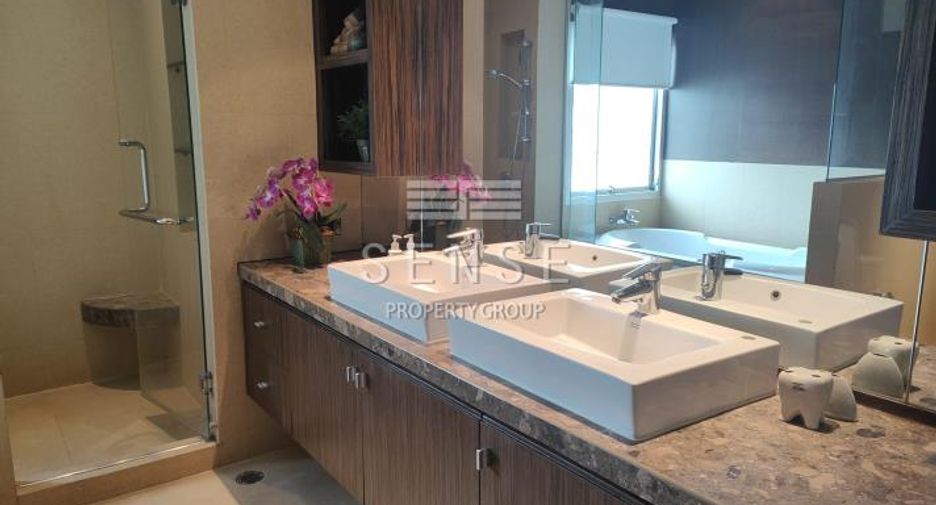 For rent 4 bedrooms condo in Pathum Wan, Bangkok