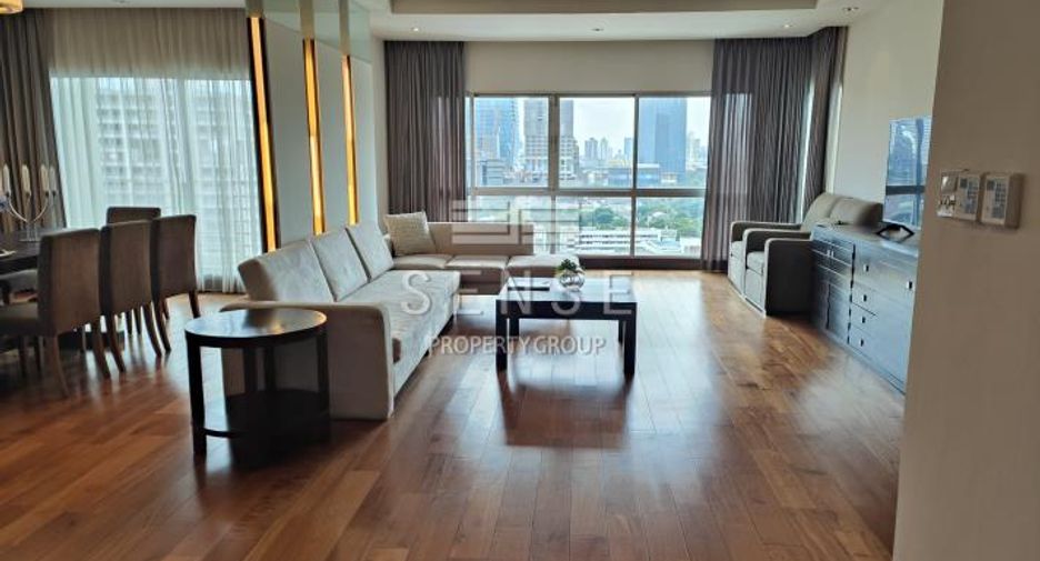 For rent 4 bedrooms condo in Pathum Wan, Bangkok