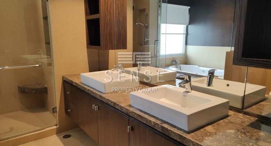 For rent 4 bedrooms condo in Pathum Wan, Bangkok