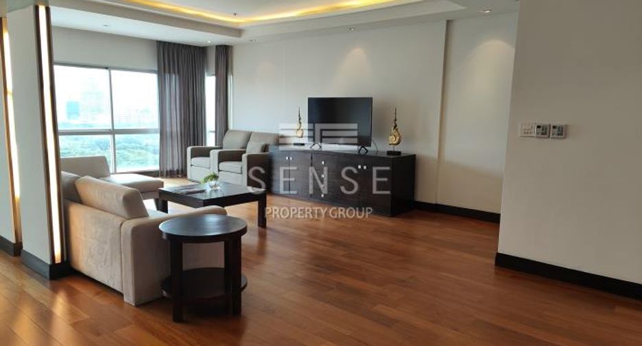 For rent 4 bedrooms condo in Pathum Wan, Bangkok