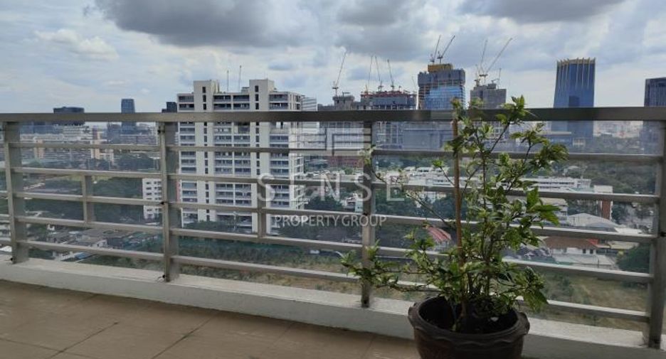For rent 4 bedrooms condo in Pathum Wan, Bangkok