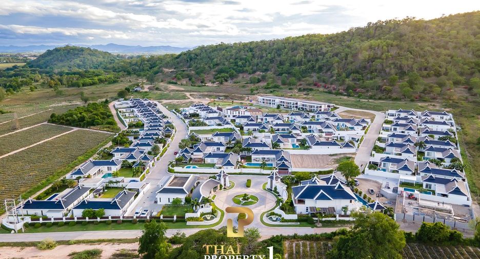 For sale 3 bed apartment in Hua Hin, Prachuap Khiri Khan