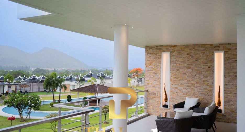 For sale 3 bed apartment in Hua Hin, Prachuap Khiri Khan