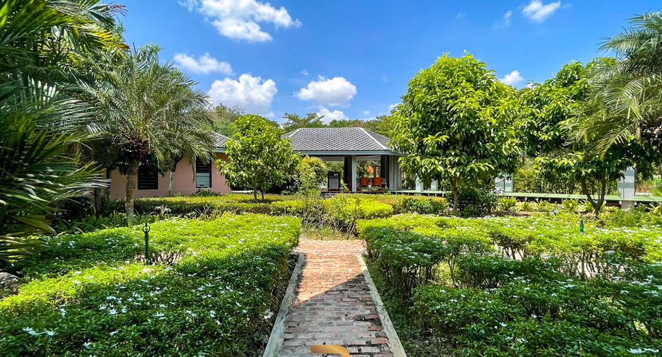 For sale 7 bedrooms villa in Cha Am, Phetchaburi