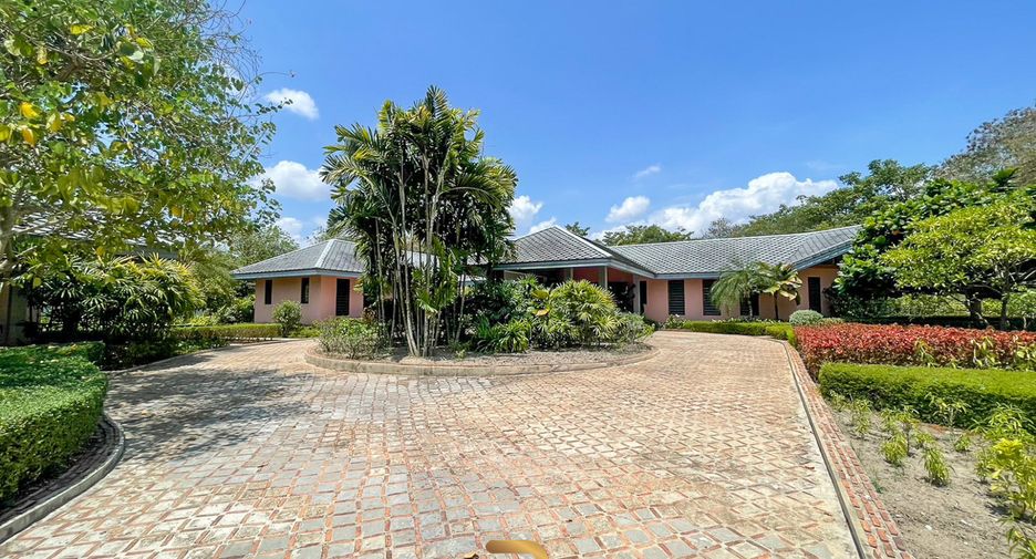 For sale 7 bedrooms villa in Cha Am, Phetchaburi