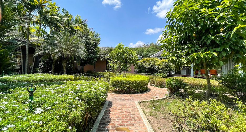 For sale 7 bedrooms villa in Cha Am, Phetchaburi