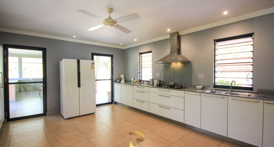 For sale 7 bedrooms villa in Cha Am, Phetchaburi