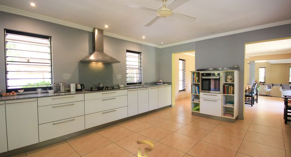 For sale 7 bedrooms villa in Cha Am, Phetchaburi