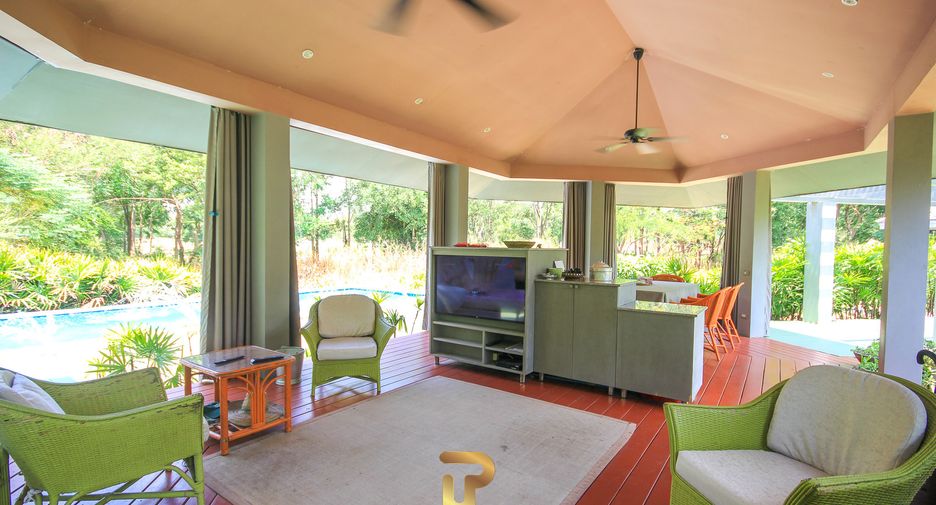 For sale 7 bedrooms villa in Cha Am, Phetchaburi