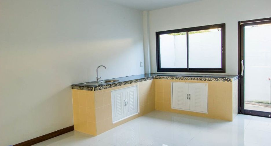 For sale 3 bed townhouse in Mueang Ubon Ratchathani, Ubon Ratchathani