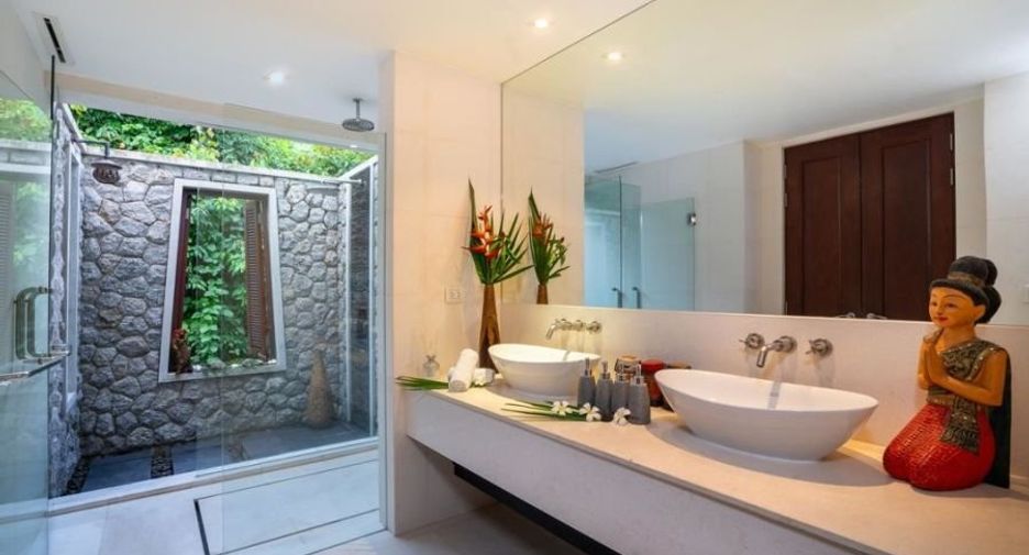 For rent and for sale 4 bedrooms villa in Thalang, Phuket