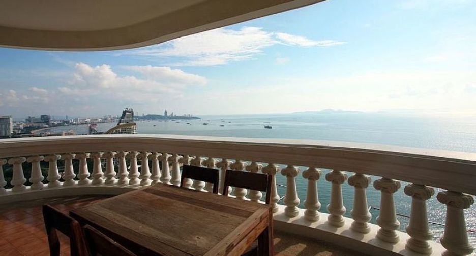 Condo en alquiler y en venta de 3 habitaciones en Bang Lamung, Chonburi