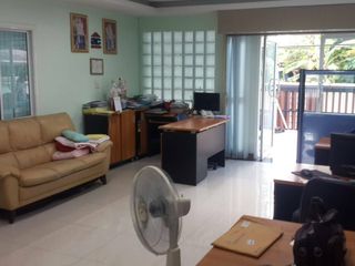 For sale 7 bed townhouse in Phaya Thai, Bangkok