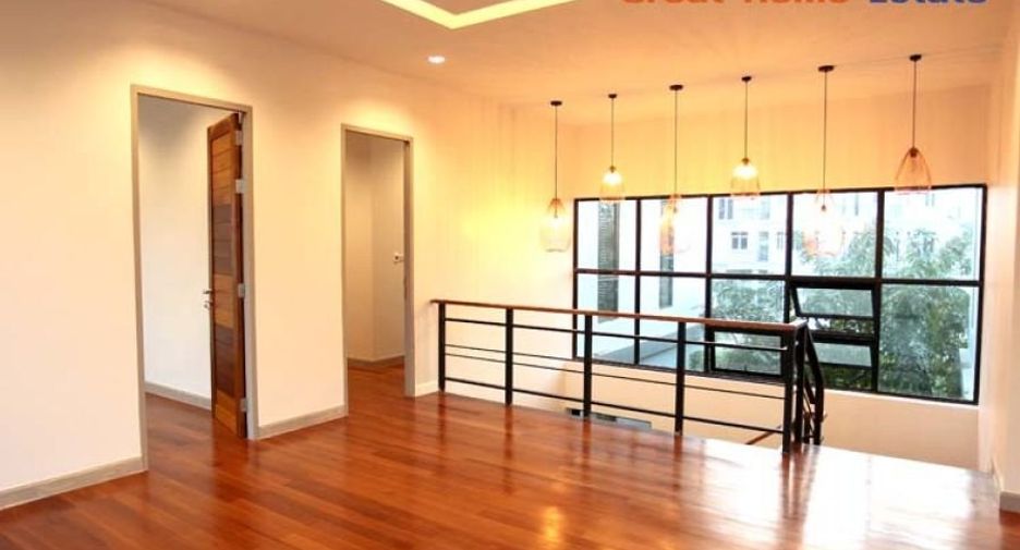 For sale 4 bedrooms house in Thawi Watthana, Bangkok