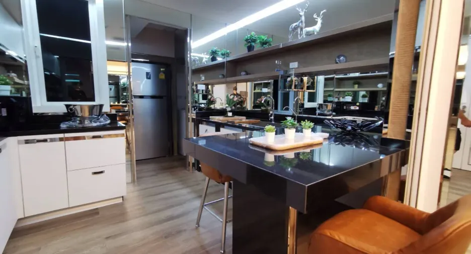 For sale 3 Beds condo in Khlong Toei, Bangkok