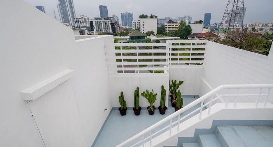 For sale 5 bed townhouse in Chatuchak, Bangkok