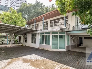 For rent 2 Beds house in Khlong Toei, Bangkok