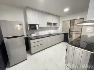 For rent 3 Beds villa in Khlong San, Bangkok