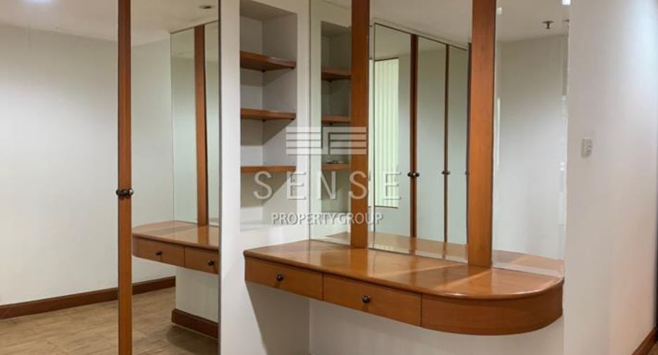 For sale and for rent 3 bedrooms condo in Khlong Toei, Bangkok