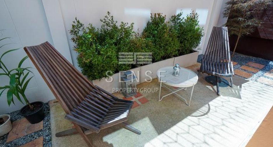 For rent 4 bedrooms townhouse in Watthana, Bangkok