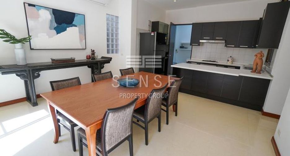 For rent 4 bedrooms townhouse in Watthana, Bangkok