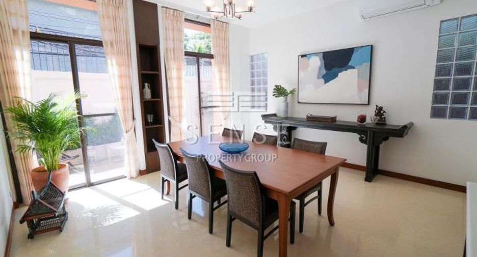 For rent 4 bedrooms townhouse in Watthana, Bangkok