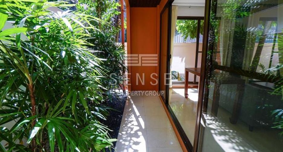 For rent 4 bedrooms townhouse in Watthana, Bangkok