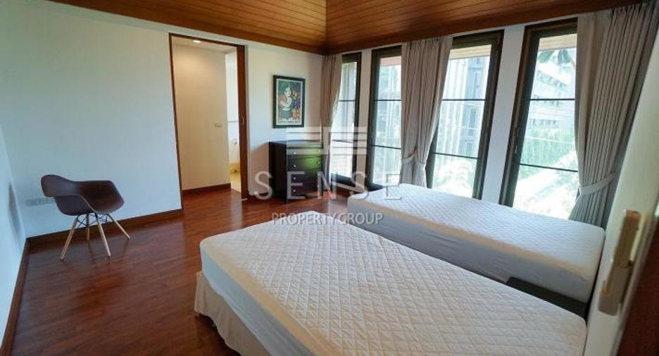 For rent 4 bedrooms townhouse in Watthana, Bangkok