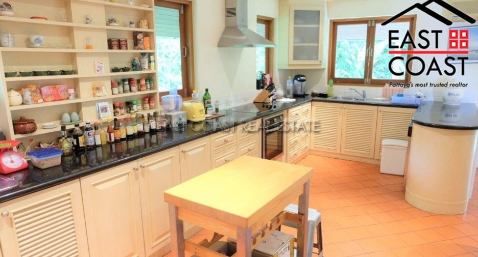 For sale 5 bedrooms house in Sattahip, Chonburi