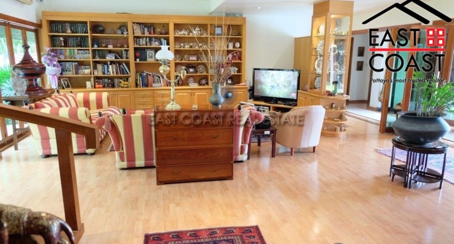 For sale 5 bedrooms house in Sattahip, Chonburi