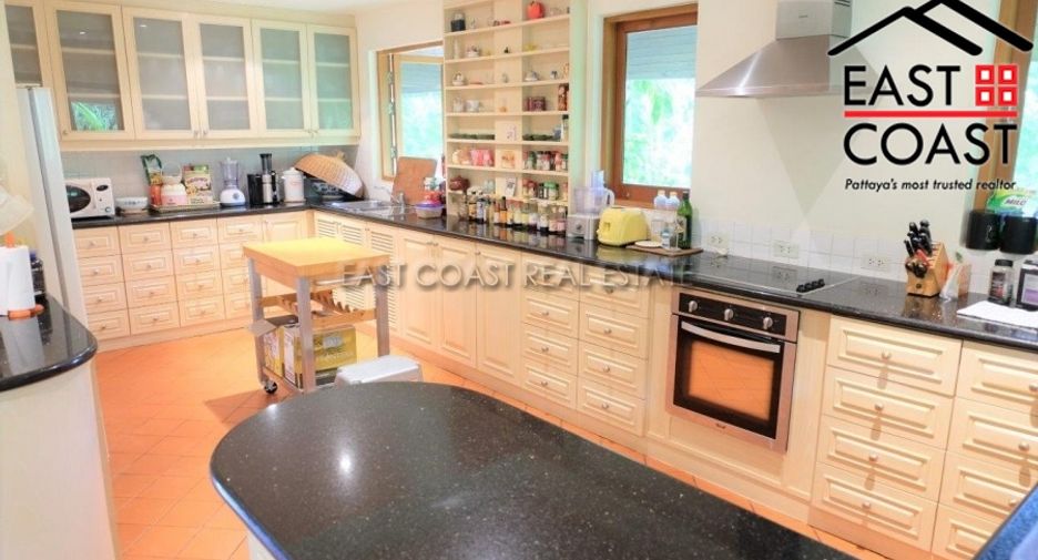 For sale 5 bedrooms house in Sattahip, Chonburi