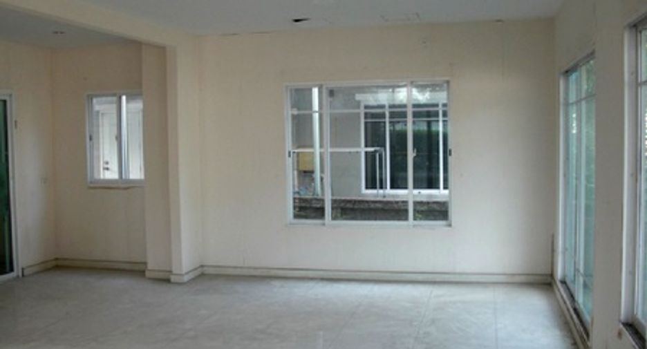 For sale 3 bedrooms house in Bang Phli, Samut Prakan