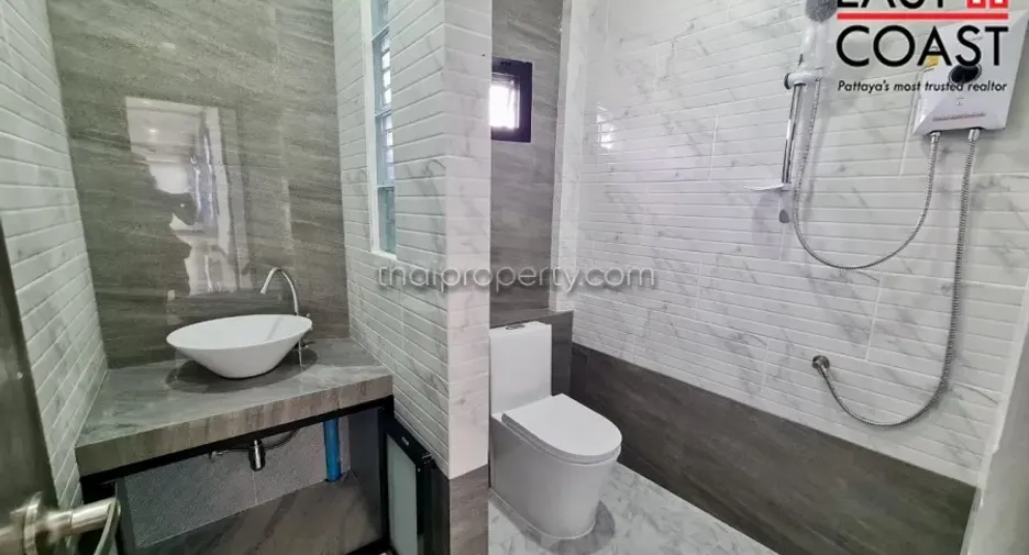 À vendre 5 chambres maison à Huay Yai, Pattaya