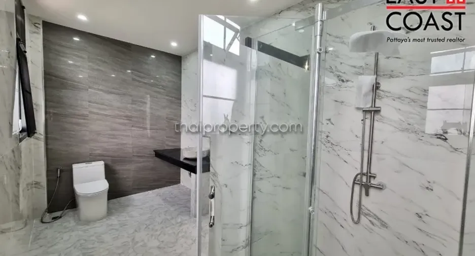 À vendre 5 chambres maison à Huay Yai, Pattaya