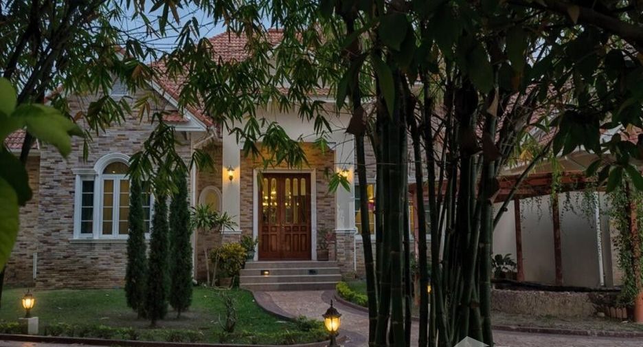 For sale 9 bed villa in Saraphi, Chiang Mai