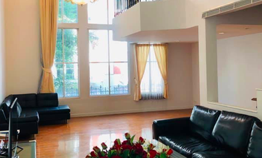 For rent 4 bed townhouse in Watthana, Bangkok