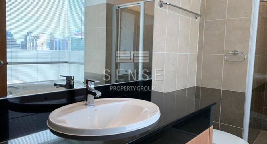 For rent 4 bedrooms condo in Khlong Toei, Bangkok
