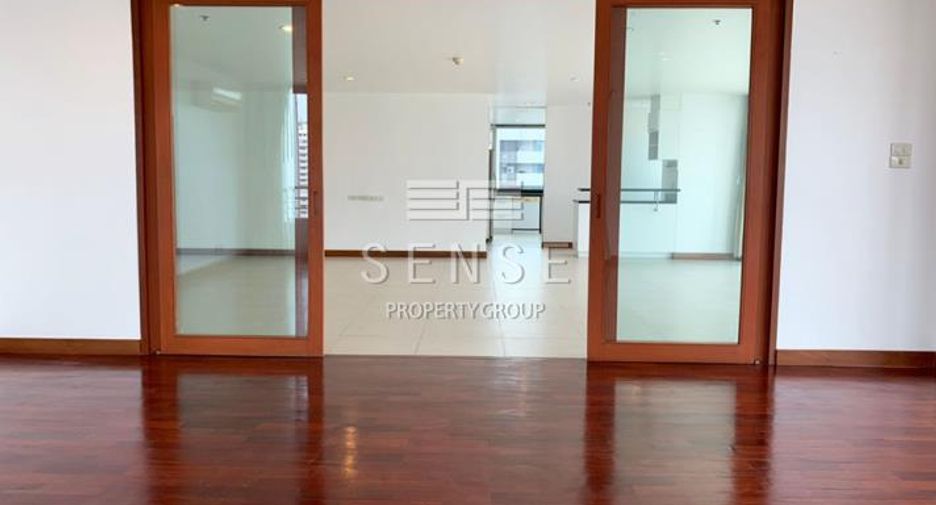 For rent 4 bedrooms condo in Khlong Toei, Bangkok