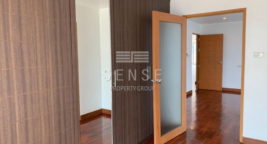 For rent 4 bedrooms condo in Khlong Toei, Bangkok