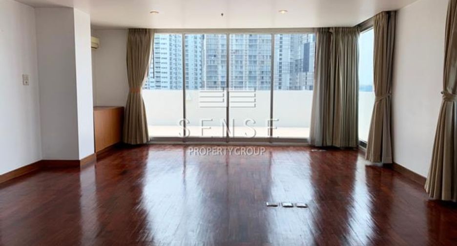 For rent 4 bedrooms condo in Khlong Toei, Bangkok